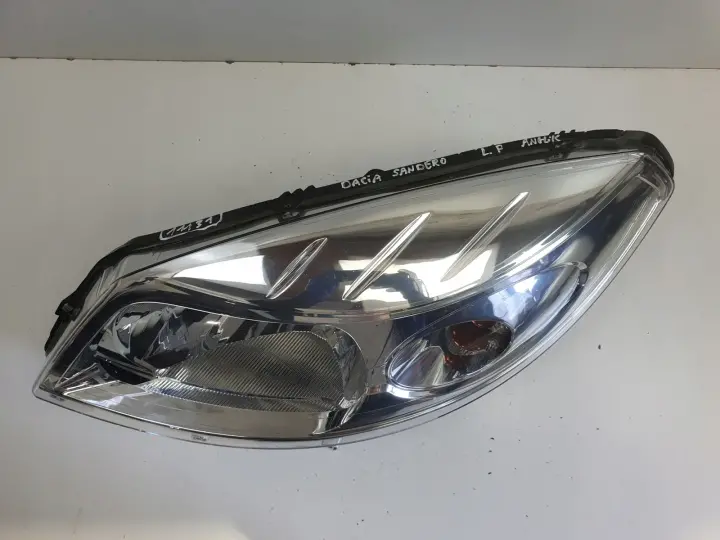 Dacia Sandero 08-12r PRZEDNIA LAMPA LEWA lewy przód