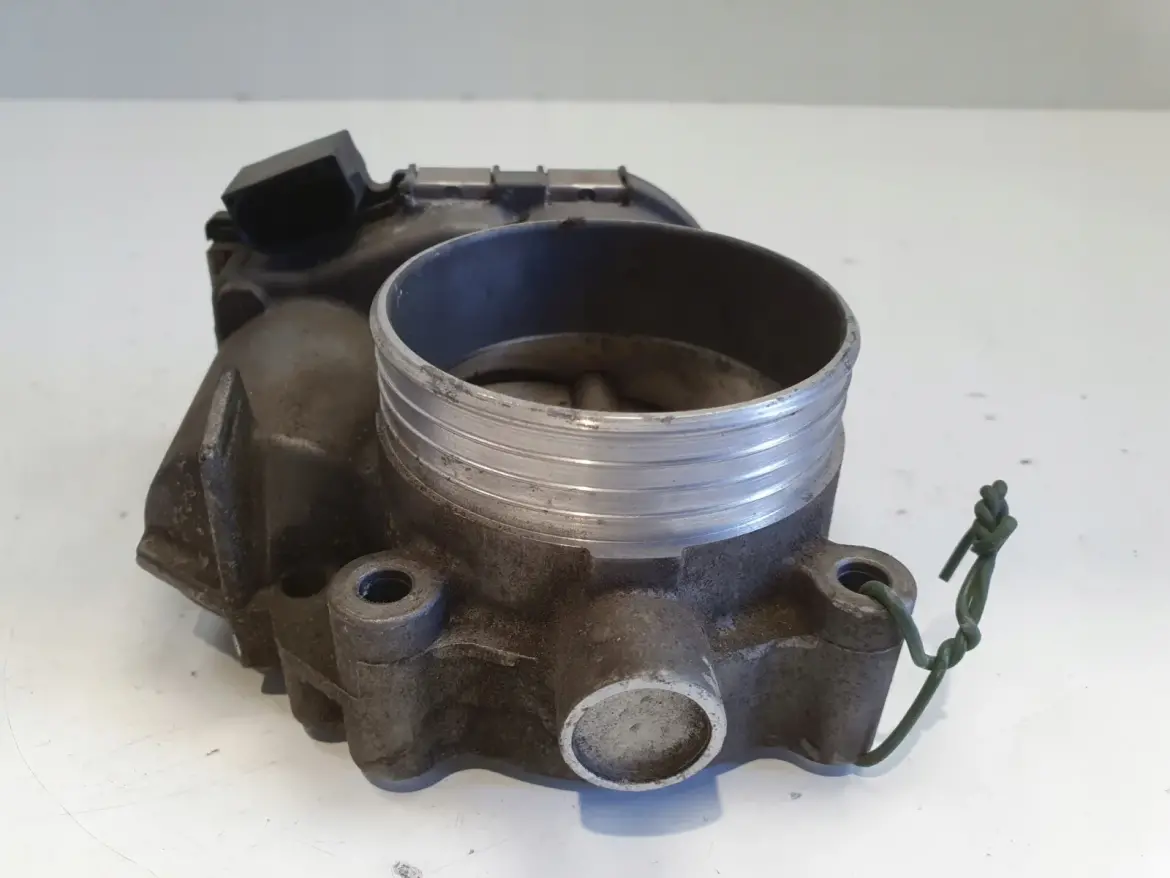 Volvo V70 III S80 II 2.5 T PRZEPUSTNICA 30711552