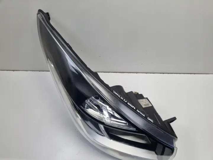 Renault Trafic III 14-19r PRZEDNIA LAMPA PRAWA PRAWY PRZÓD 260109424R