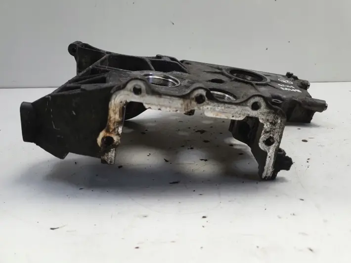 BMW E87 E90 E91 2.0 D POKRYWA ROZRZĄDU obudowa osłona 7790427