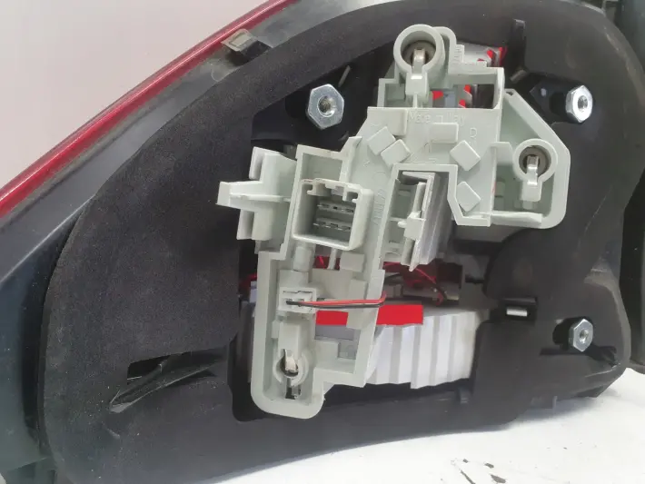 Volvo S60 II 10-13r TYLNIA TYLNA LAMPA PRAWA prawy tył ŁADNA 30796268