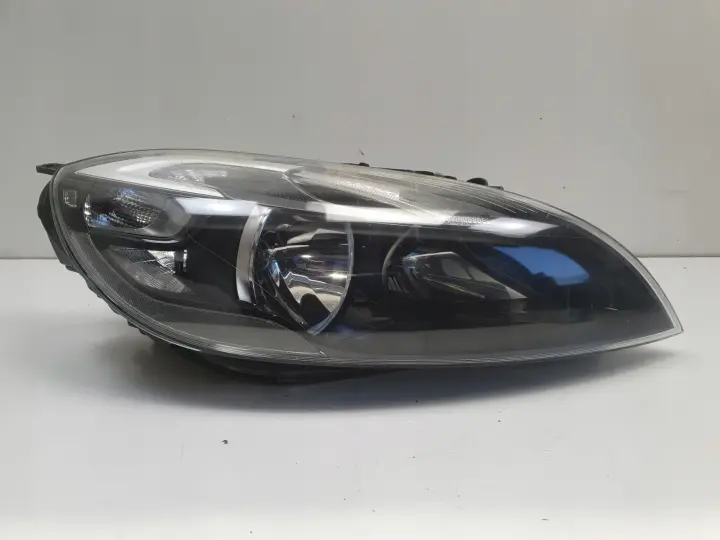 VOLVO V40 II 12-19r PRZEDNIA LAMPA PRAWA PRAWY PRZÓD europa 31283327