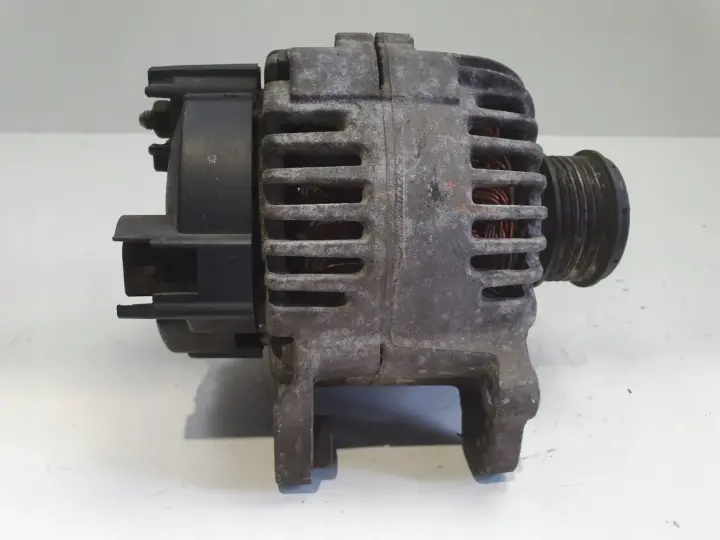 Audi A3 II 8P 1.9 TDI ALTERNATOR valeo 06F903023E 110A