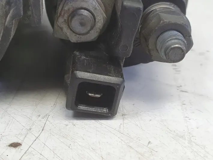 BMW E90 2.5 i ROZRUSZNIK 0001107424 bosch