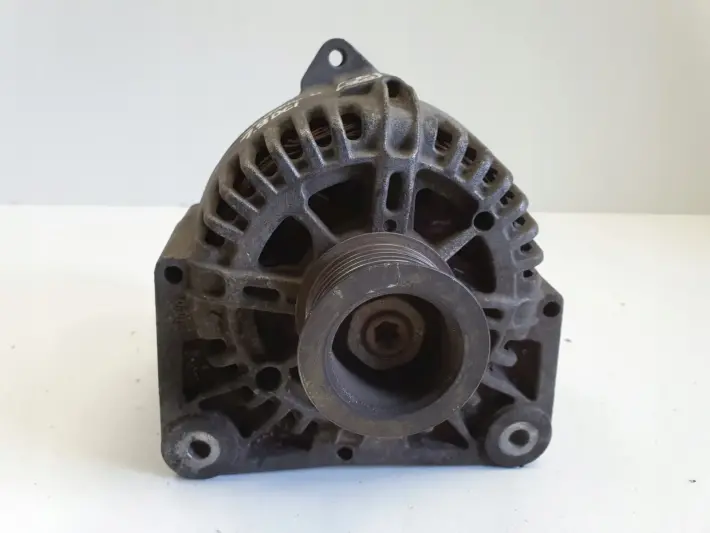 Renault Scenic II 1.9 DCI ALTERNATOR 8200410671 valeo