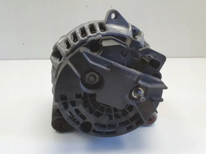 Renault Megane III 1.9 dCi ALTERNATOR 0124525151 150A bosch 8200660041