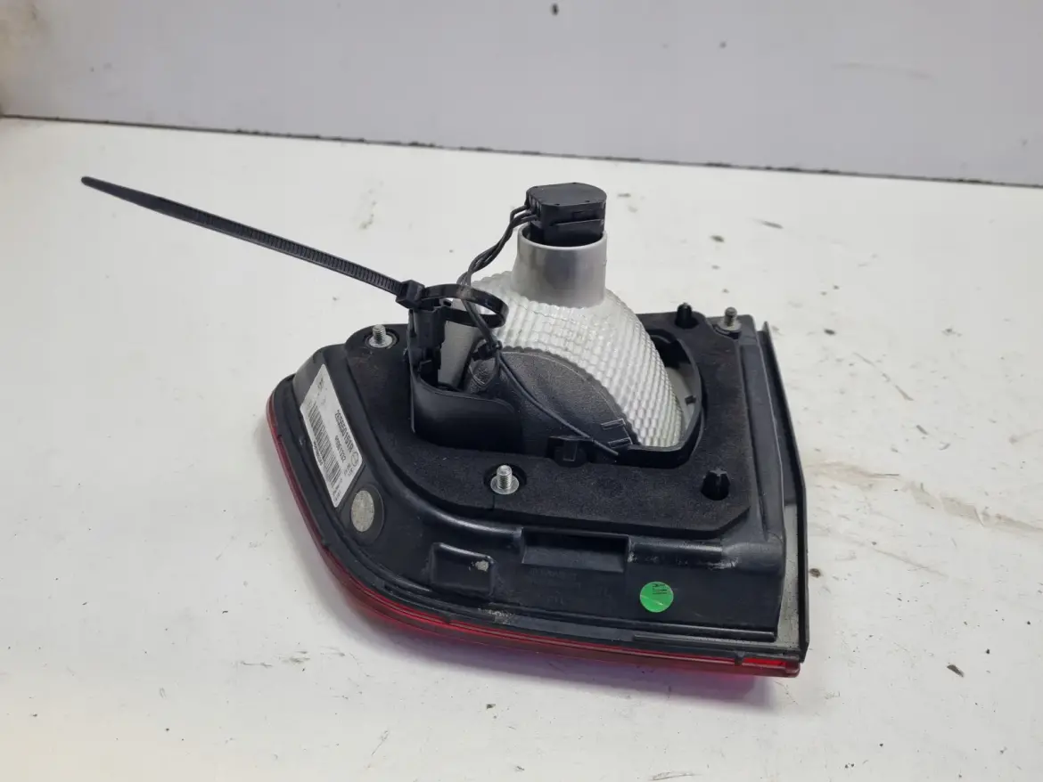 Renault Kadjar TYLNIA TYLNA LAMPA LEWA lewy tył kierowcy w klapę 265550151R
