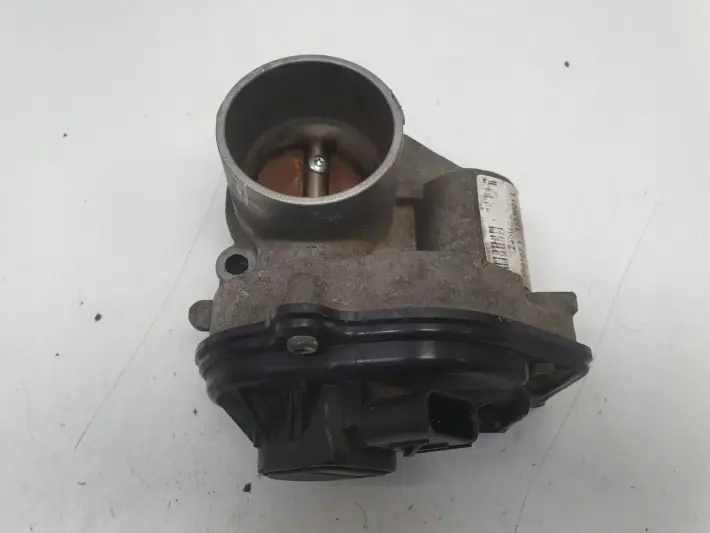 Ford Focus MK2 II 1.6 16V PRZEPUSTNICA VP4F9U-9E928-BA