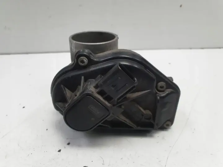 Ford Focus MK2 II 1.6 16V PRZEPUSTNICA VP4F9U-9E928-BA