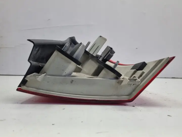 Volvo V70 III XC70 TYLNIA TYLNA LAMPA LEWA lewy tył LED 31395072