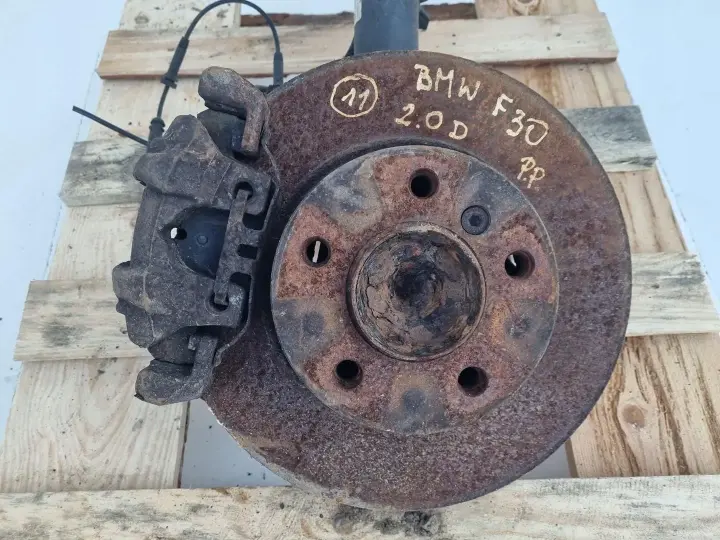 BMW F30 2.0 D PRAWY PRZEDNI AMORTYZATOR Piasta zwrotnica przód 6791579