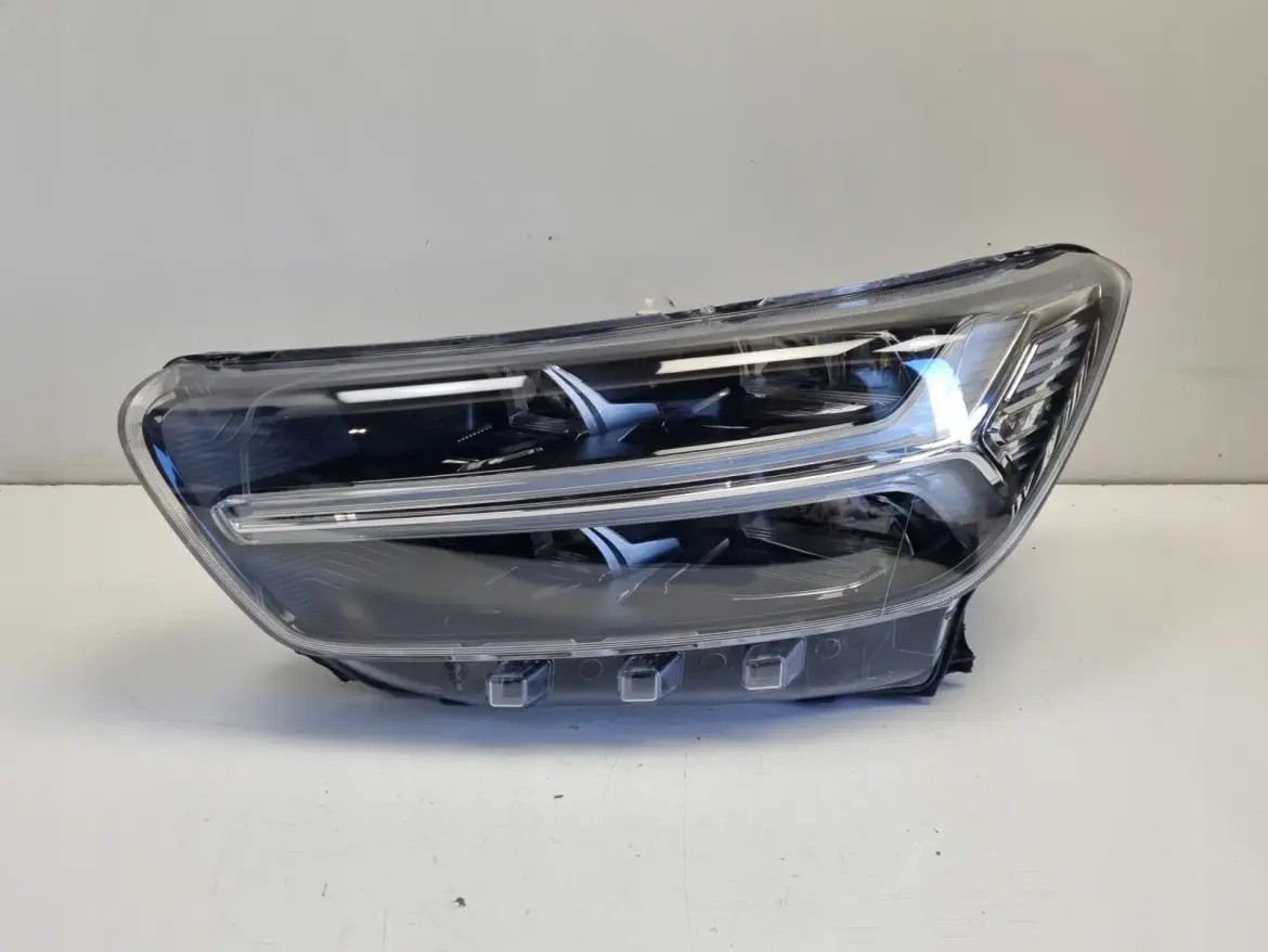 Volvo XC40 II PRZEDNIA LAMPA LEWA lewy przód FULL LED EUROPA 32342456