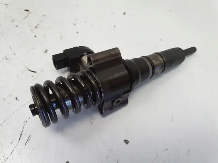 VW Passat B6 2.0 TDI POMPOWTRYSKIWACZ wtrysk 03G130073T