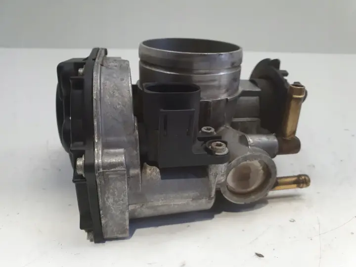 Audi A3 8L 1.6 8V PRZEPUSTNICA 06A133064J
