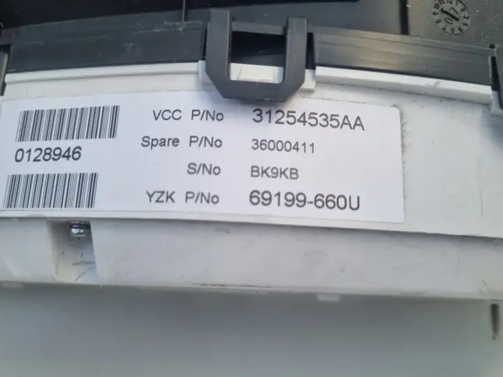 Volvo S80 II V70 III XC70 II LICZNIK ZEGARY Europa diesel 31254535AA