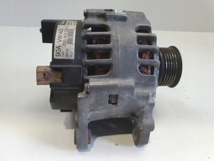 VW Golf IV 1.6 8V ALTERNATOR valeo 030903023J
