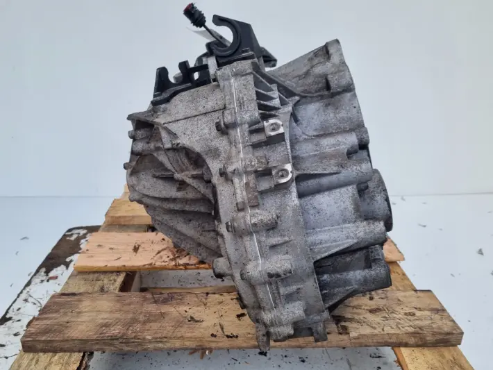 Volvo S60 II V60 2.0 D4 SKRZYNIA BIEGÓW manualna EU1R-7002-TEE 1285297