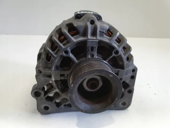 VW Golf IV 1.6 8V ALTERNATOR valeo 030903023J