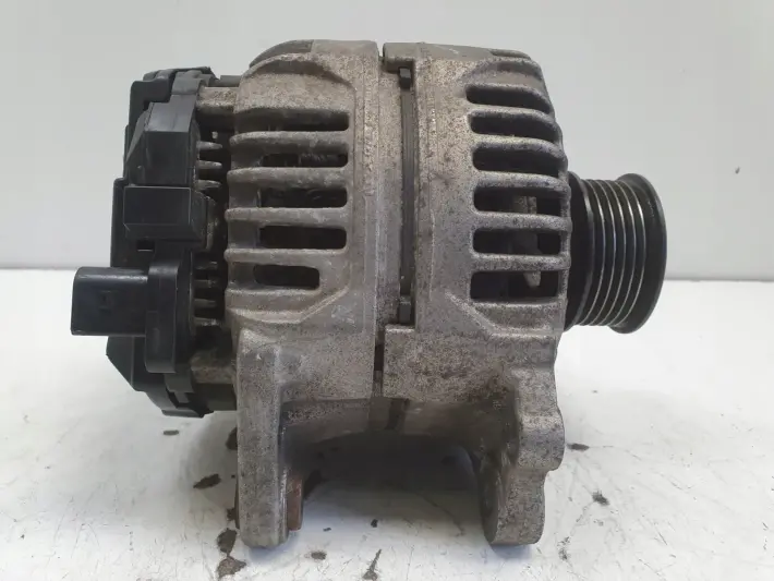 VW Bora 1.9 TDI ALTERNATOR bosch 06F903023F 140A