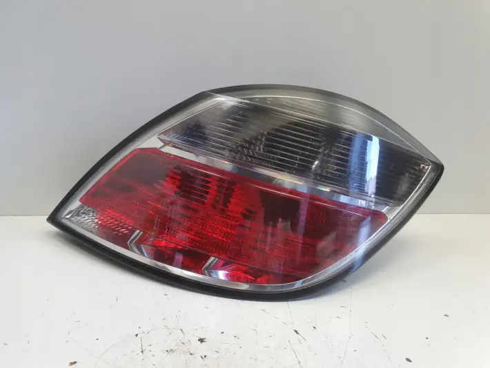 Opel Astra H III lift HB 06-10r TYLNA LAMPA PRAWA prawy tył 13222325