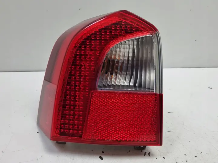 Volvo V70 III XC70 TYLNIA TYLNA LAMPA LEWA lewy tył LED 31395072