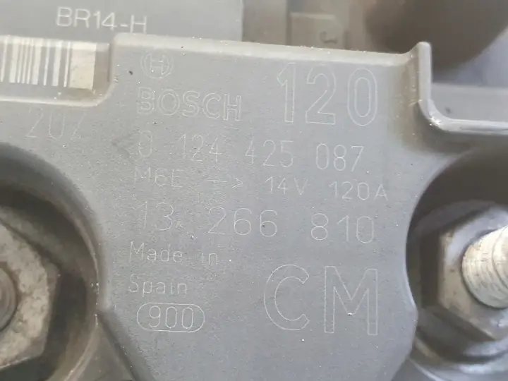 Opel Corsa D 1.4 16V ALTERNATOR bosch 0124425087 120A