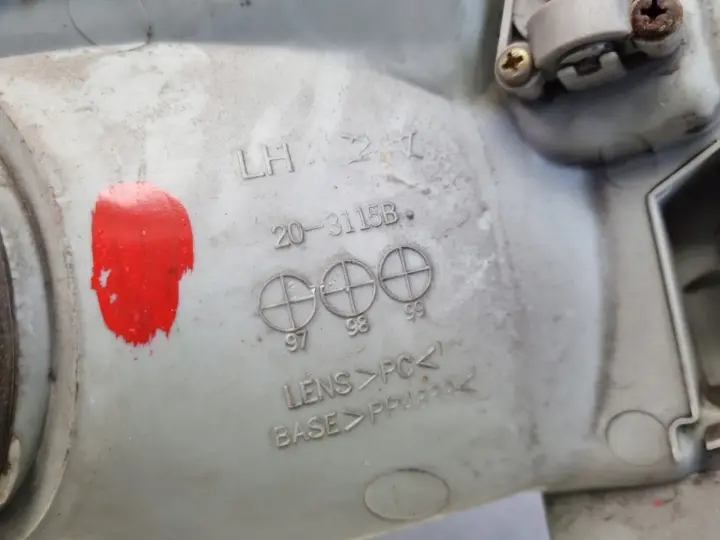Mazda 323 323C BA PRZEDNIA LAMPA LEWA lewy przód
