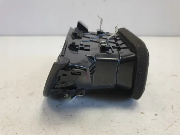 Opel Corsa F PRAWA KRATKA NAWIEWU 39198540