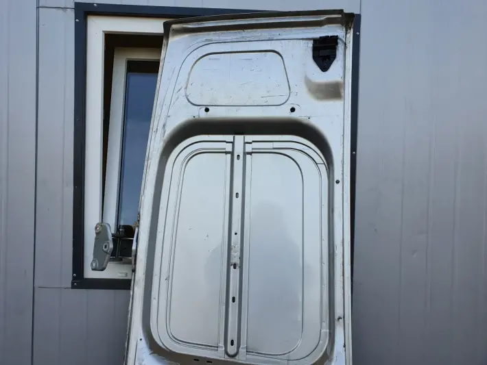 Renault Trafic TYNE DRZWI PRAWE prawy tył WYSOKIE