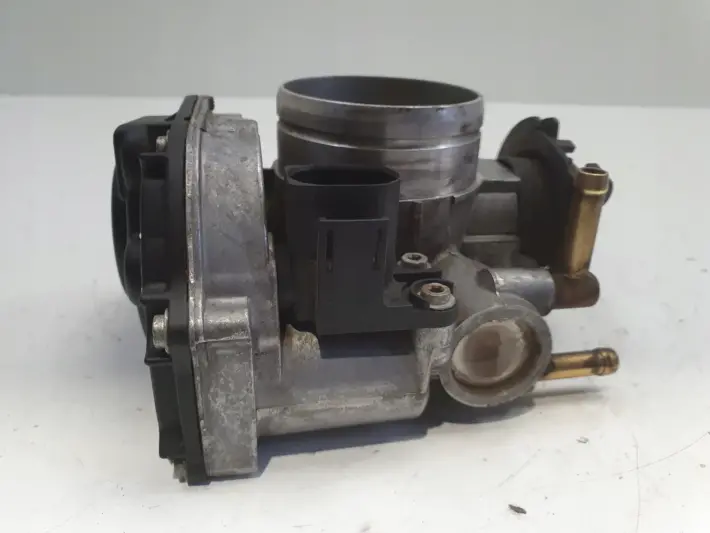 Audi A3 8L 1.6 8V PRZEPUSTNICA 06A133064J
