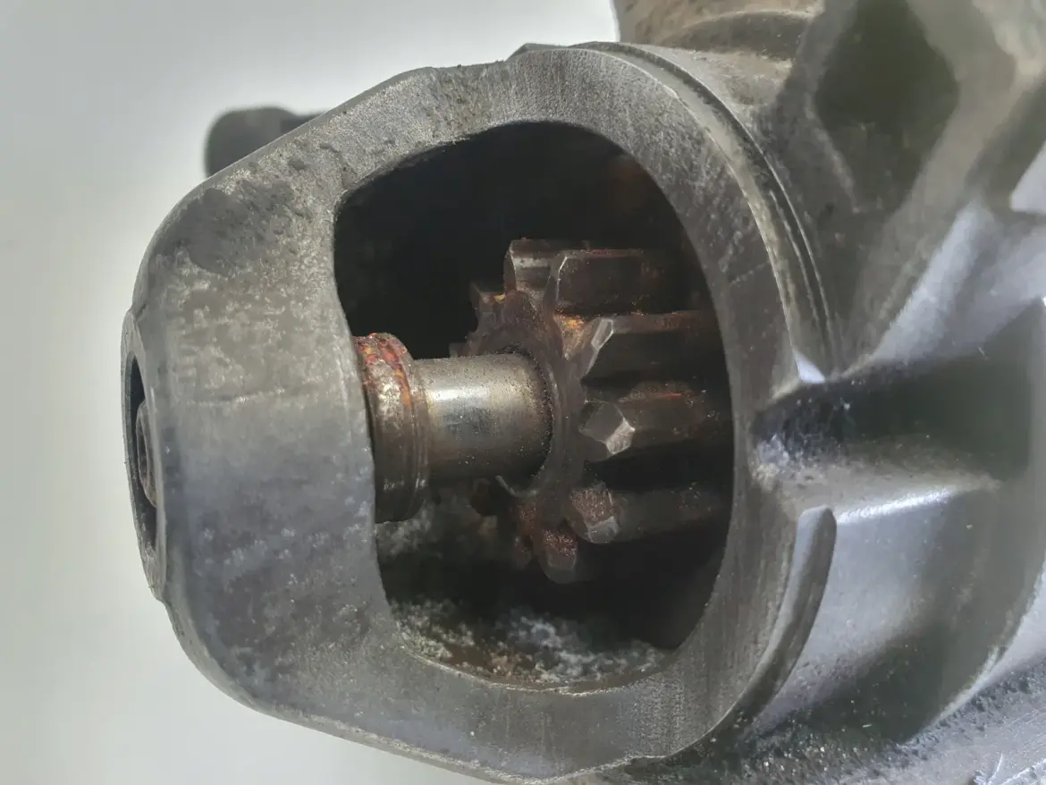 BMW E60 2.0 D ROZRUSZNIK 0001139002 bosch