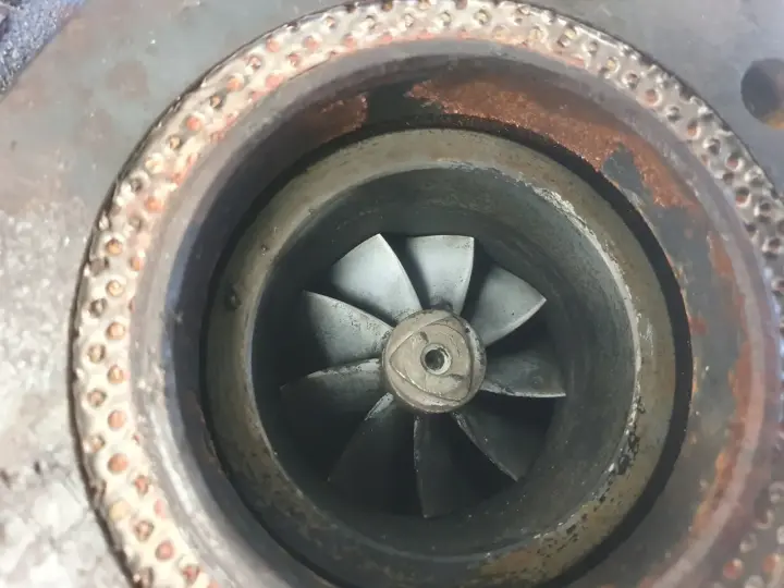 Volvo XC90 2.4 D5 TURBOSPRĘŻARKA turbo 30757080