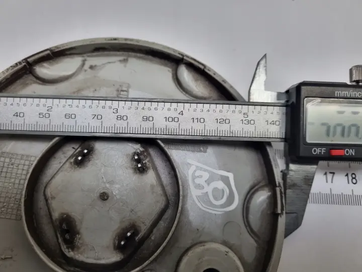 Renault DEKIELEK FELGI Kapsel kołpak 8200134772 140 mm 14cm