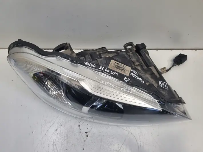 Volvo XC60 13-17r LIFT PRZEDNIA LAMPA PRAWA PRAWY PRZÓD LED europa 31420250