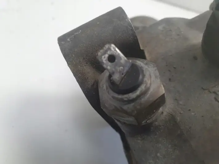 Jaguar XJ IV V 3.2 R6 OBUDOWA TERMOSTATU NBB2247CA
