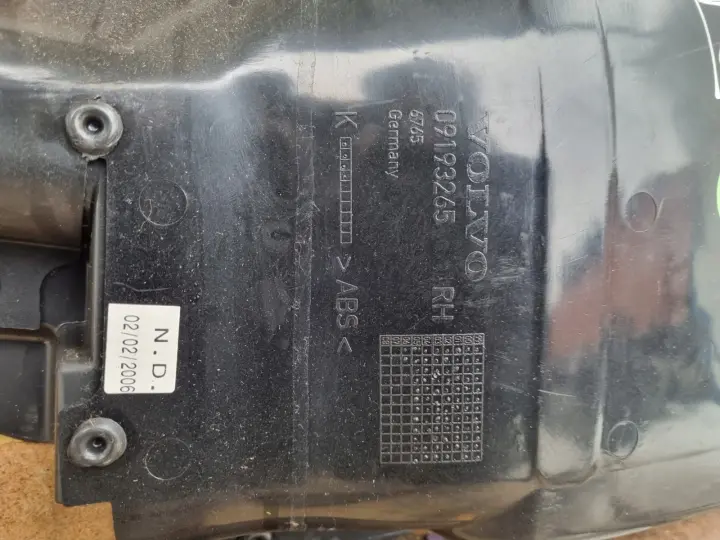 Volvo S60 I V70 II lift PRZEDNI BOCZEK DRZWI PRAWY PRZÓD europa 31111720