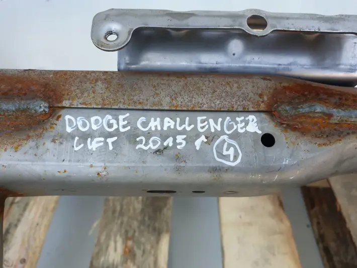 Dodge Challenger STELAŻ DESKI ROZDZIELCZEJ KONSOLI