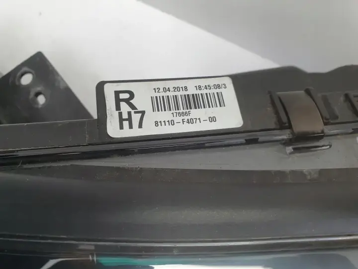 Toyota CHR C-HR PRZEDNIA LAMPA PRAWA prawy przód FULL LED 81110-F4071-00