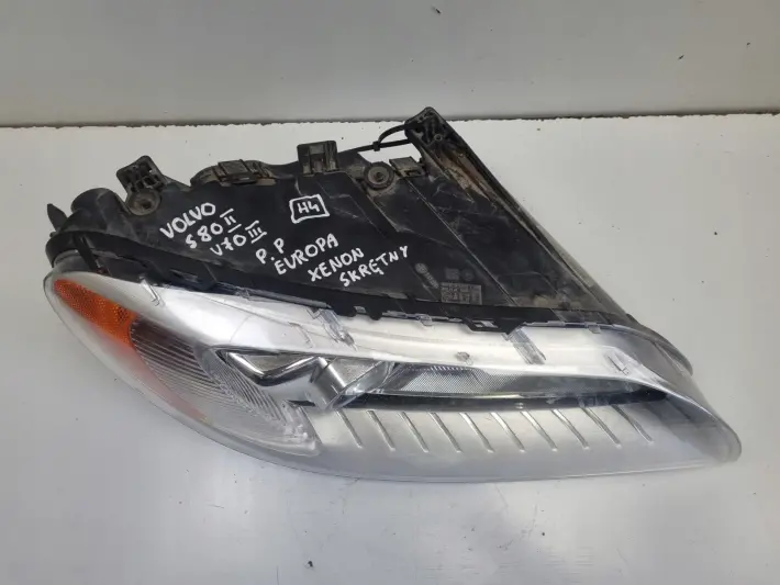 Volvo S80 II V70 III 06-16r PRZEDNIA LAMPA PRAWA PRAWY PRZÓD skręt 31283916