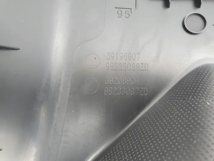 Opel Corsa F LEWA TYLNA OSŁONA SŁUPKA tył 39196907
