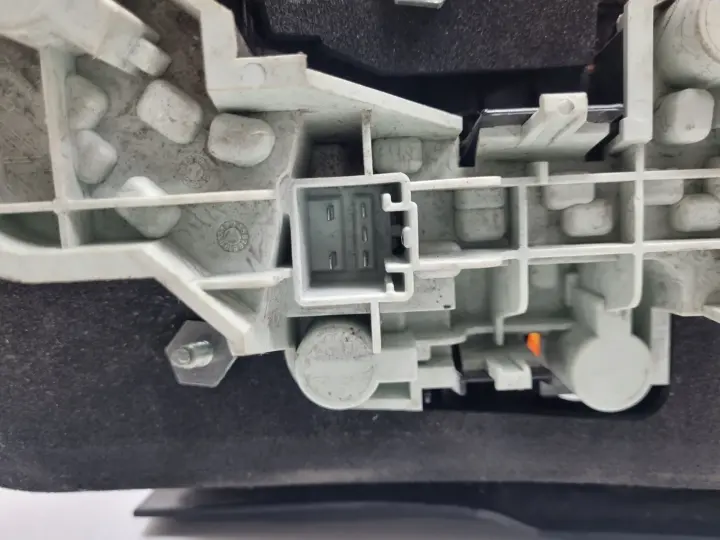 Volvo V50 KOMBI 07-12r LIFT TYLNIA TYLNA LAMPA PRAWA prawy tył