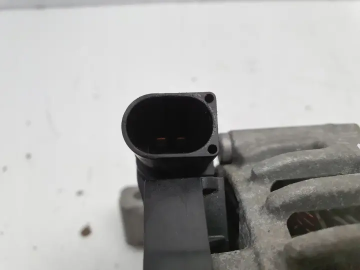 Volvo S80 II 2.5 T ALTERNATOR 0121615005