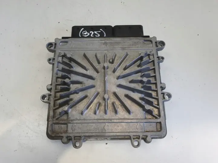 Volvo V40 II 2.0 D3 STEROWNIK SILNIKA komputer 31336983 0281018414