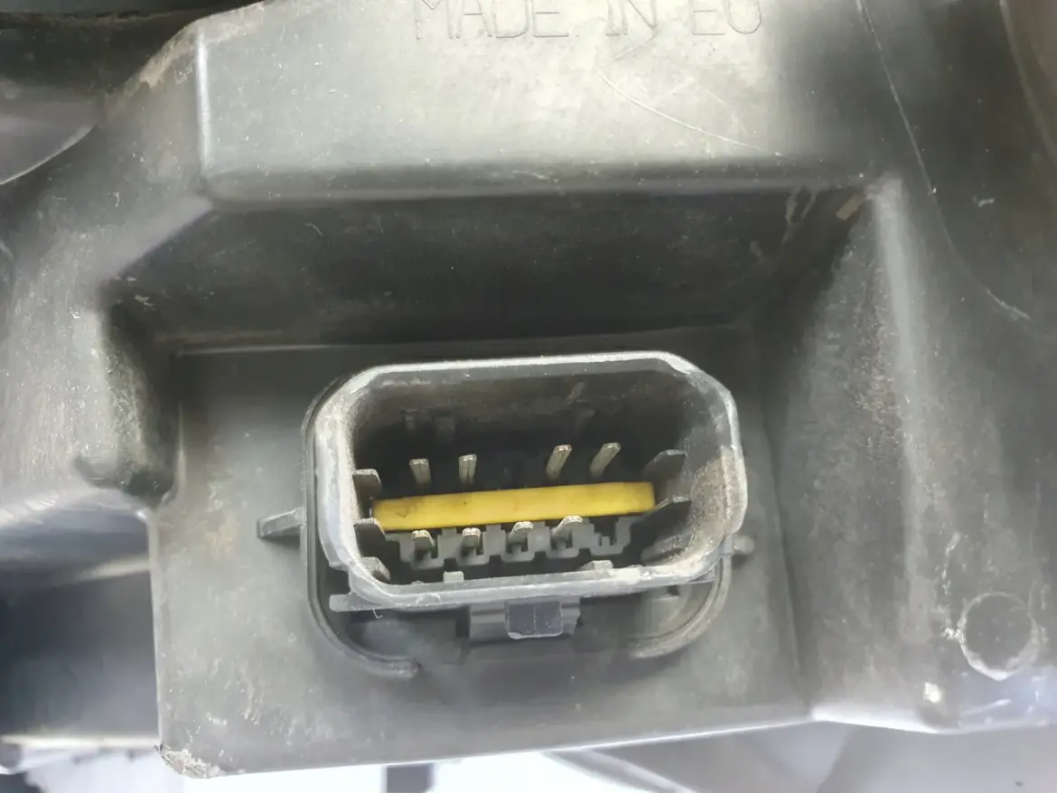Peugeot Partner III lift PRZEDNIA LAMPA PRAWA prawy przód anglik 9677202180
