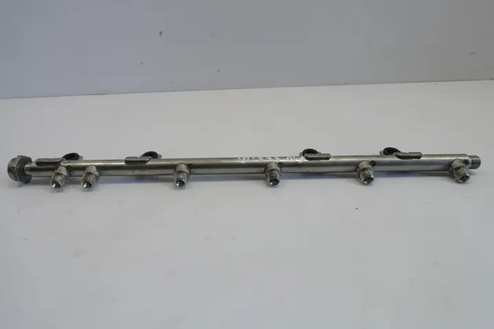 BMW F10 535 3.0 i LISTWA WTRYSKOWA 7628049
