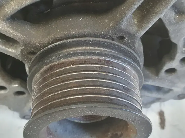 Mercedes SLK R171 3.0 V6 ALTERNATOR A0131545602 bosch