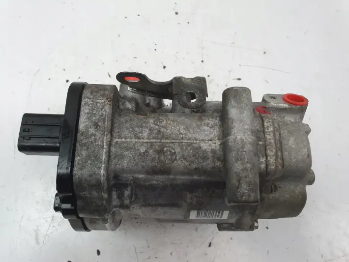 Toyota Prius IV 1.8 SPRĘŻARKA KLIMATYZACJI pompa 042400-0371