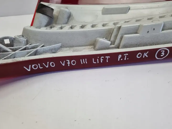Volvo V70 III XC70 LIFT 13-16r TYLNIA TYLNA LAMPA PRAWA prawy tył ŁADNA