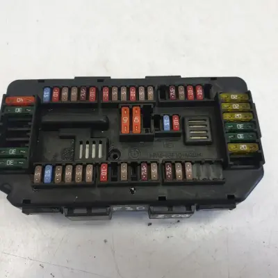 BMW F30 2.0 D SKRZYNKA BEZPIECZNIKÓW moduł BSI