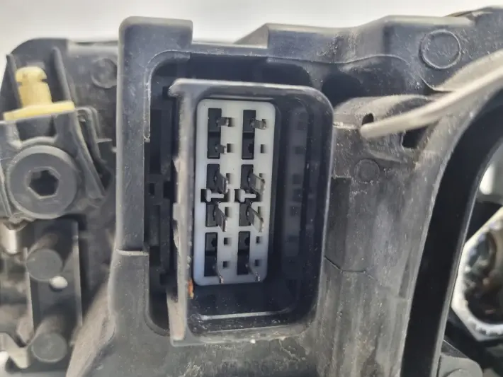Volvo S40 II V50 LIFT PRZEDNIA LAMPA PRAWA prawy przód 31299588